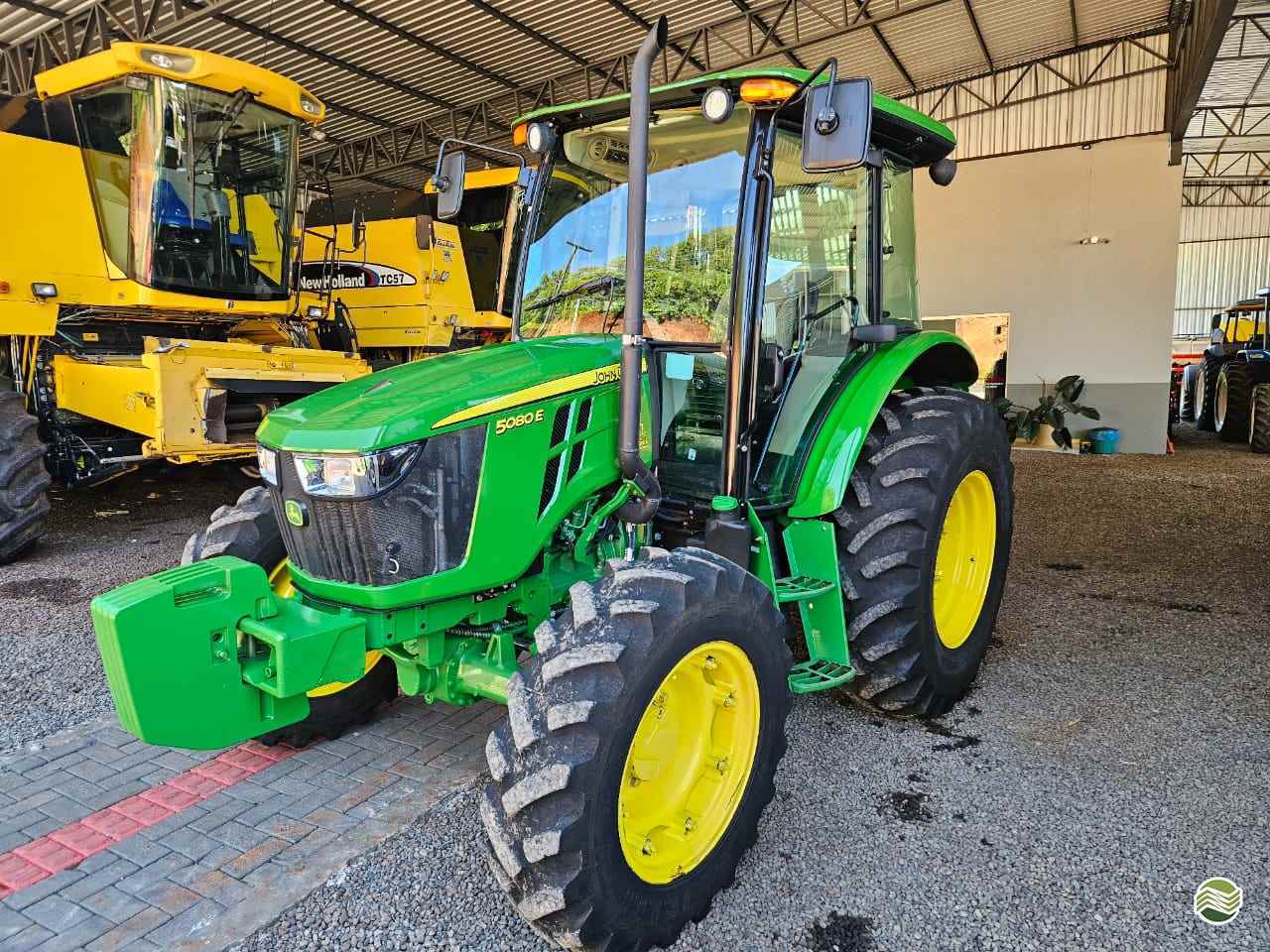 TRATOR JOHN DEERE JOHN DEERE 5080E Tração 4x4 Pessette Máquinas Agrícolas CHOPINZINHO PARANÁ PR